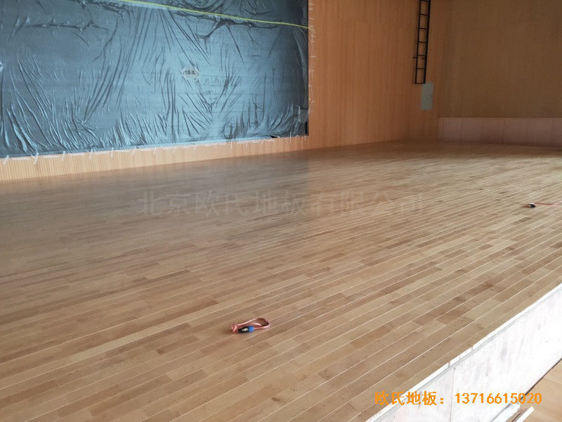杭州高中啟成校區(qū)籃球館運(yùn)動地板施工案例4