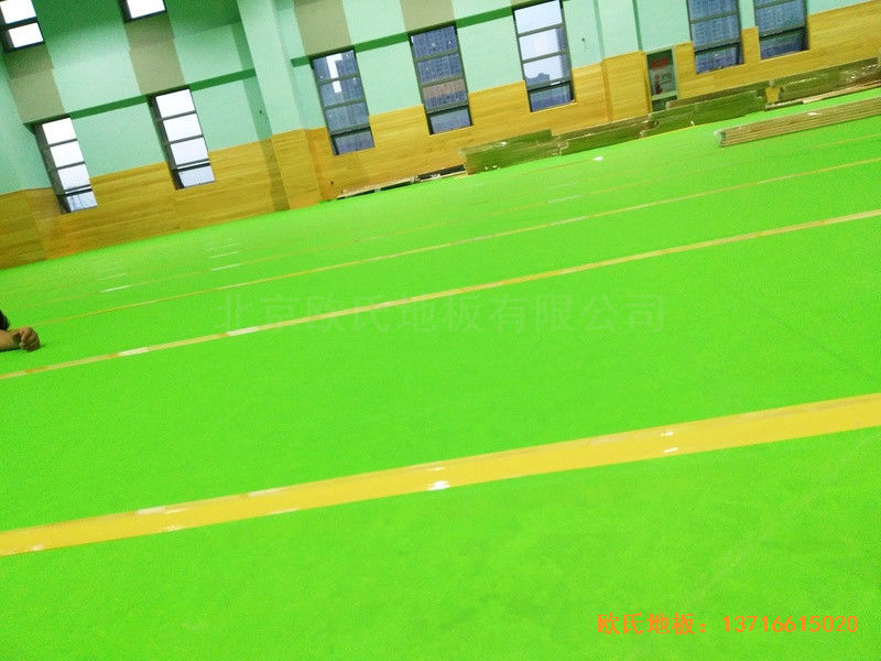 武漢廣阜屯小學(xué)清江錦城分?；@球館運動地板施工案例3