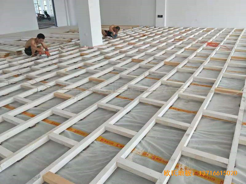 江蘇第二中學(xué)籃球館運動木地板施工案例1