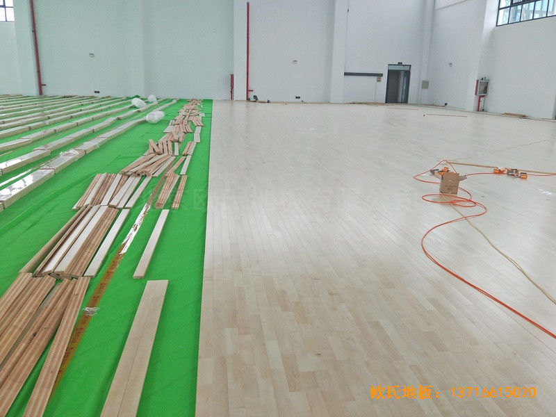 江蘇第二中學(xué)籃球館運動木地板施工案例2