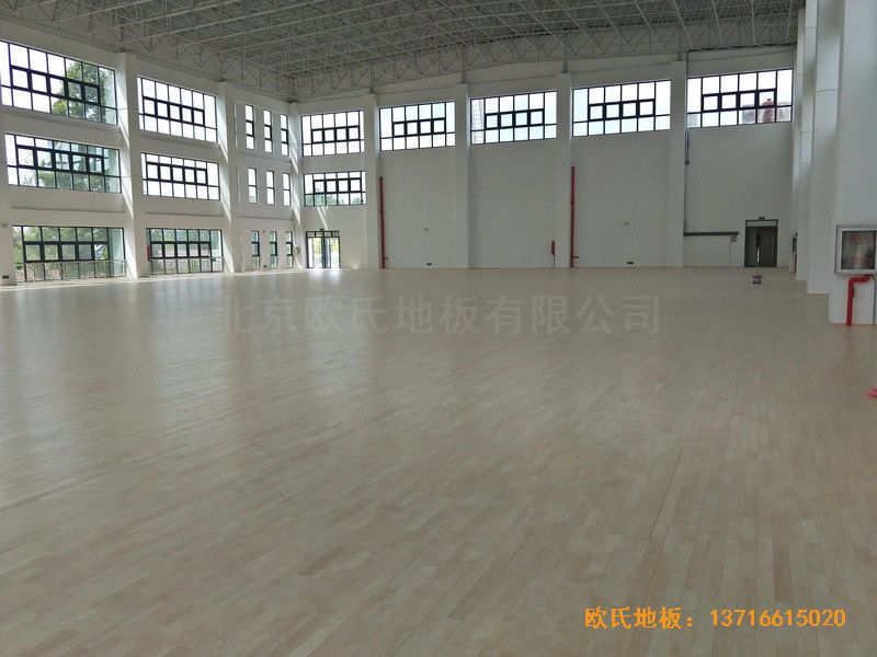 江蘇第二中學(xué)籃球館運動木地板施工案例3