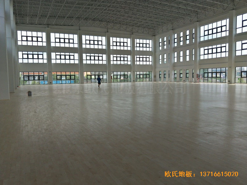 江蘇第二中學(xué)籃球館運動木地板施工案例4
