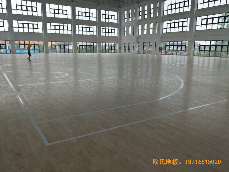 江蘇第二中學(xué)籃球館運動木地板施工案例5