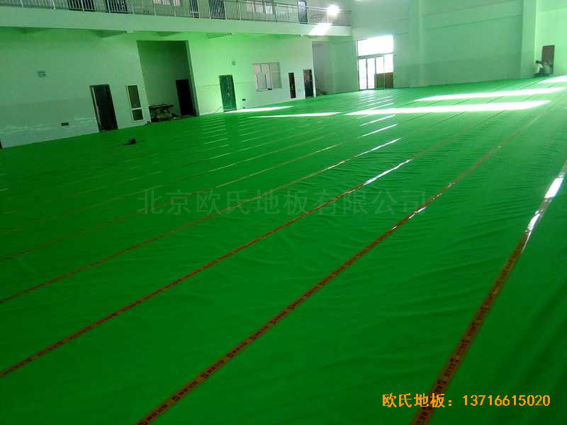 河南洛陽(yáng)伊水小學(xué)籃球館體育木地板安裝案例2