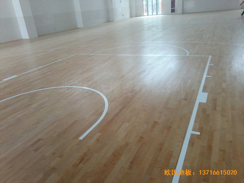河南洛陽(yáng)伊水小學(xué)籃球館體育木地板安裝案例5