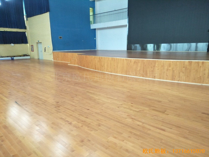 深圳羅湖區(qū)翠園中學(xué)運動館運動木地板安裝案例5