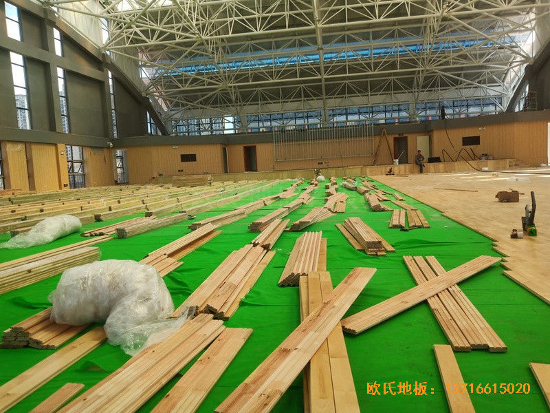 湖南楊山實(shí)驗(yàn)中學(xué)體育館運(yùn)動(dòng)木地板施工案例2