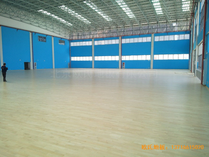 云南文山州文山學(xué)院體育館運動木地板安裝案例0