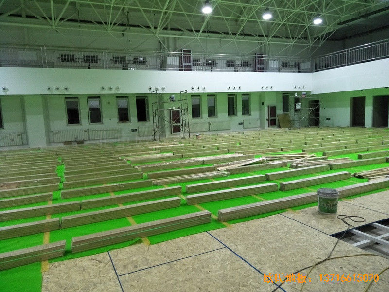 天津一號路四十八中籃球館運(yùn)動(dòng)木地板施工案例2