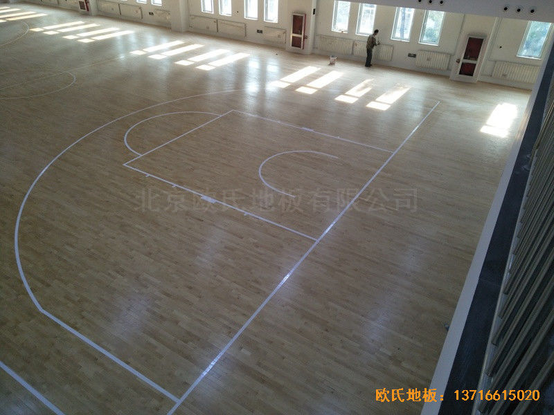 天津一號路四十八中籃球館運(yùn)動(dòng)木地板施工案例3