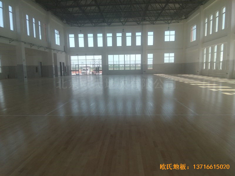 山東沾化第三實驗小學(xué)體育館運(yùn)動木地板鋪裝案例0