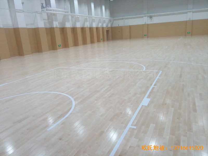 山東濟南歷下區(qū)燕山學(xué)?；@球館運動木地板施工案例5