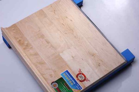 運(yùn)動(dòng)木地板步步安裝，必出精品