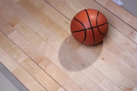 選擇運(yùn)動木地板對于籃球場館的重要性
