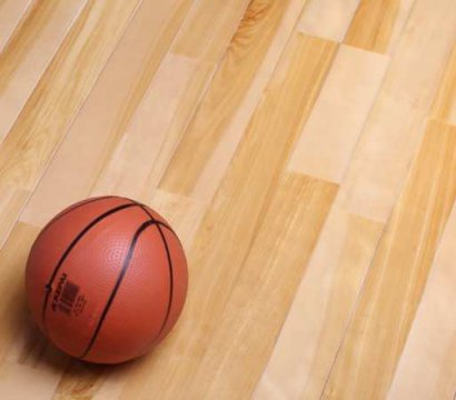 踩在像NBA球館那樣的運(yùn)動(dòng)木地板場(chǎng)地上，是什么感覺(jué)？