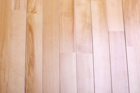 運(yùn)動(dòng)木地板鋪裝，小細(xì)節(jié)