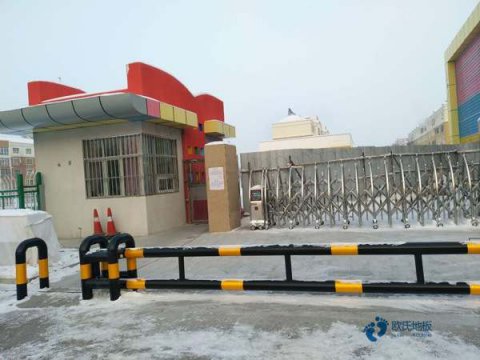 運(yùn)動(dòng)場(chǎng)地地板生產(chǎn)線設(shè)備