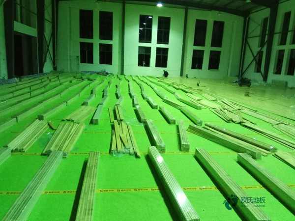 普通體育場地木地板施工團(tuán)隊(duì)
