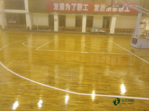 哪有運(yùn)動(dòng)場地地板哪個(gè)牌子較環(huán)保