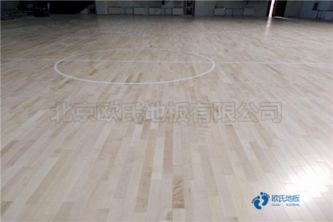 45度斜鋪龍骨籃球場(chǎng)地板安裝公司