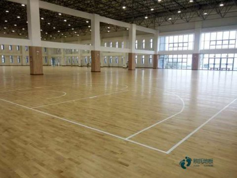 運(yùn)動(dòng)木地板劃痕的原因和后果