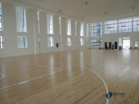 舞臺(tái)鋪裝PVC和實(shí)木用哪個(gè)好