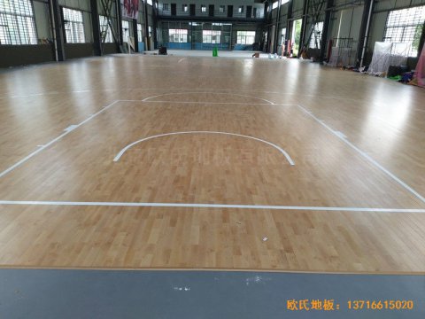 安微淮南開發(fā)區(qū)籃球館運(yùn)動(dòng)地板施工案