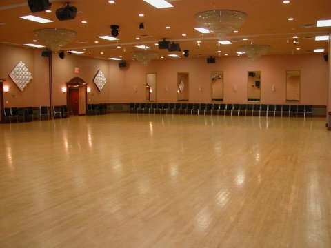 學(xué)校松木舞臺運動場地地板施工工藝