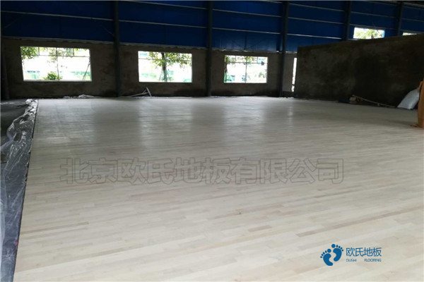 學(xué)?；@球場(chǎng)館木地板生產(chǎn)工藝2